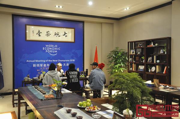 《护苗在行动》电影主创人员在“七碗茶室”讨论拍摄计划
